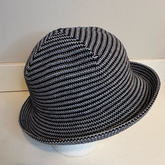 Blue and White Striped Bucket Hat Vintage made in Korea - Picture 2 of 7